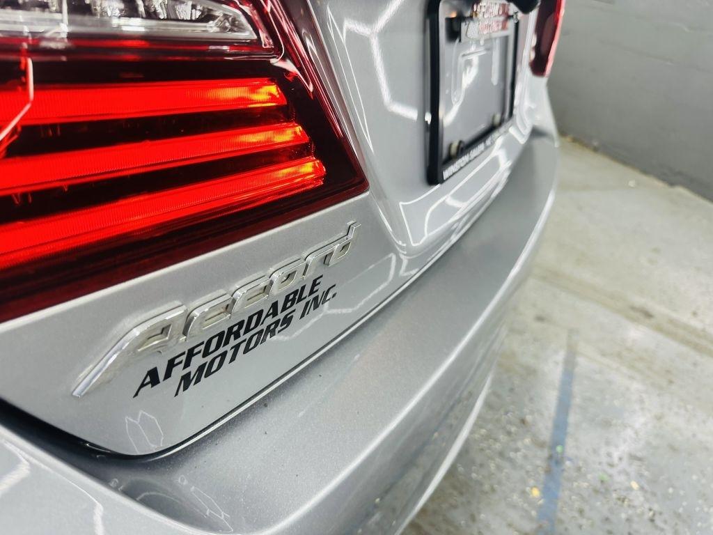 Honda Accord LX Sedan 6-Spd MT 2017