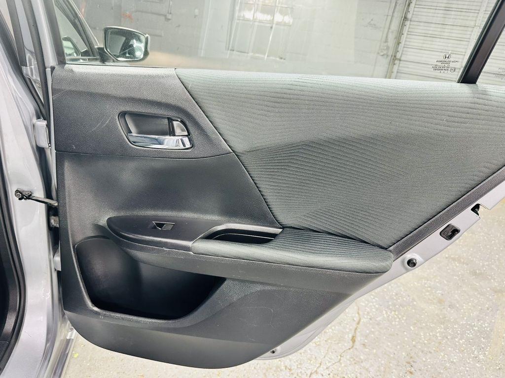 Honda Accord LX Sedan 6-Spd MT 2017