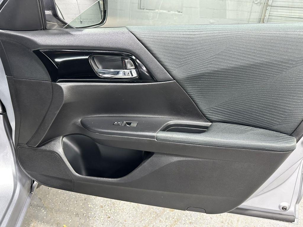 Honda Accord LX Sedan 6-Spd MT 2017