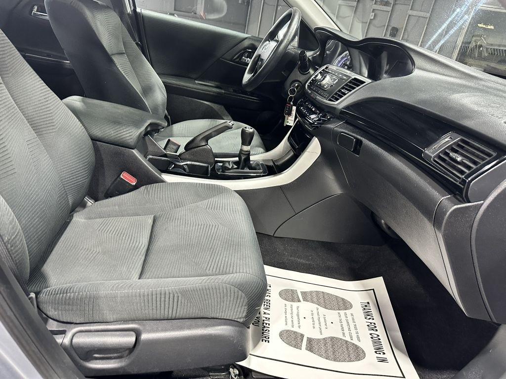 Honda Accord LX Sedan 6-Spd MT 2017