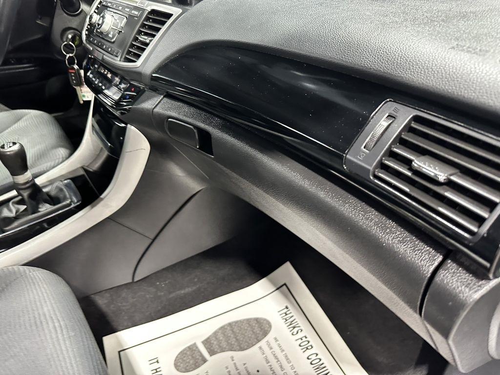 Honda Accord LX Sedan 6-Spd MT 2017