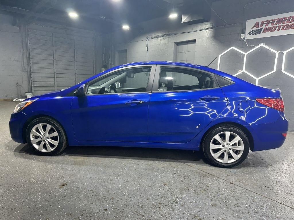 Hyundai Accent GLS 4-Door 2013