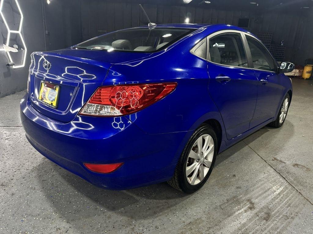 Hyundai Accent GLS 4-Door 2013