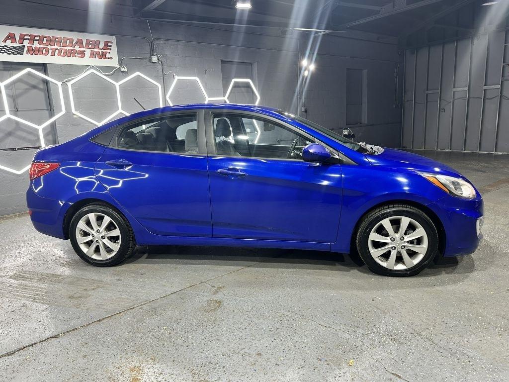 Hyundai Accent GLS 4-Door 2013