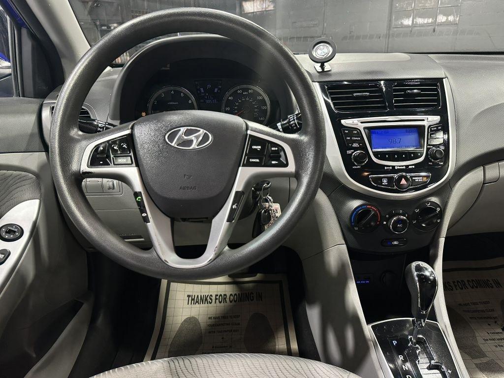 Hyundai Accent GLS 4-Door 2013