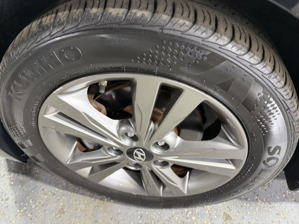 Hyundai Elantra Value Edition 6A 2017