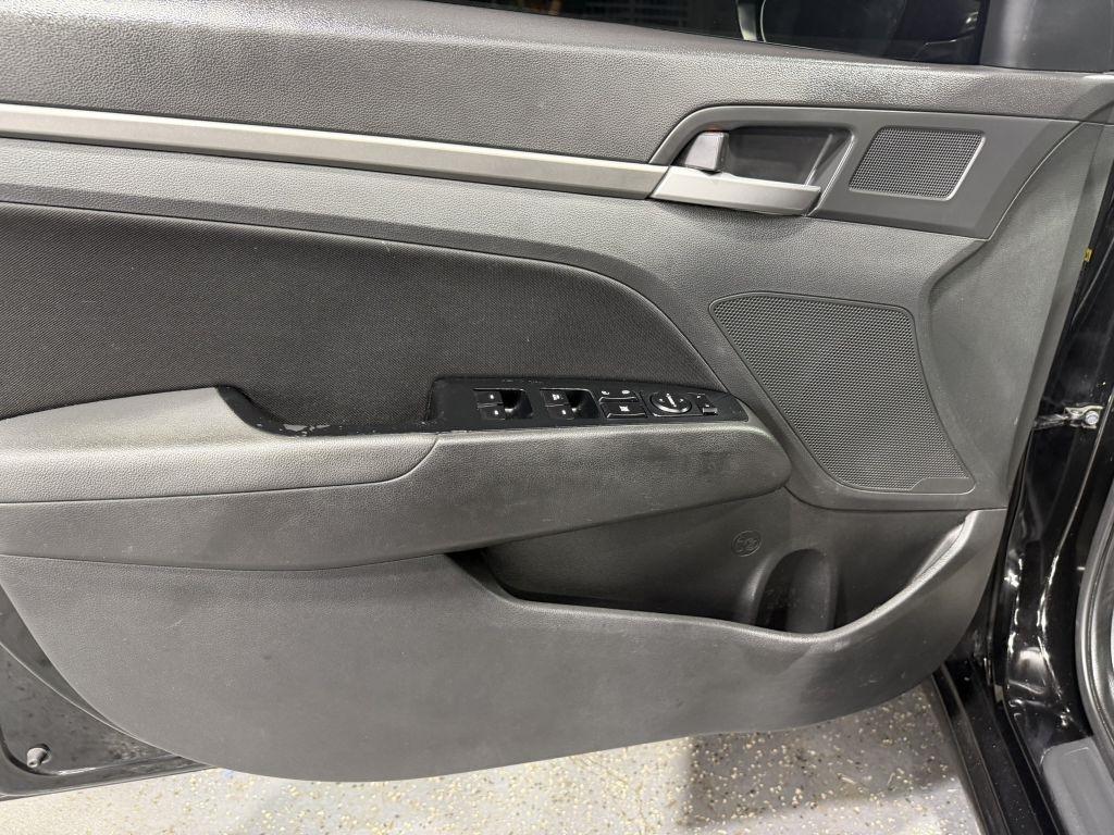 Hyundai Elantra Value Edition 6A 2017