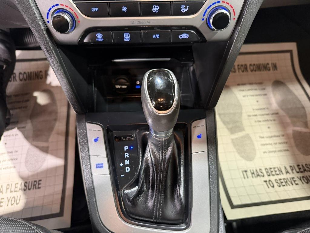 Hyundai Elantra Value Edition 6A 2017