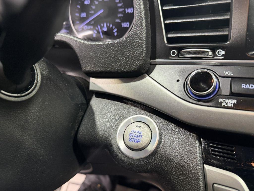 Hyundai Elantra Value Edition 6A 2017