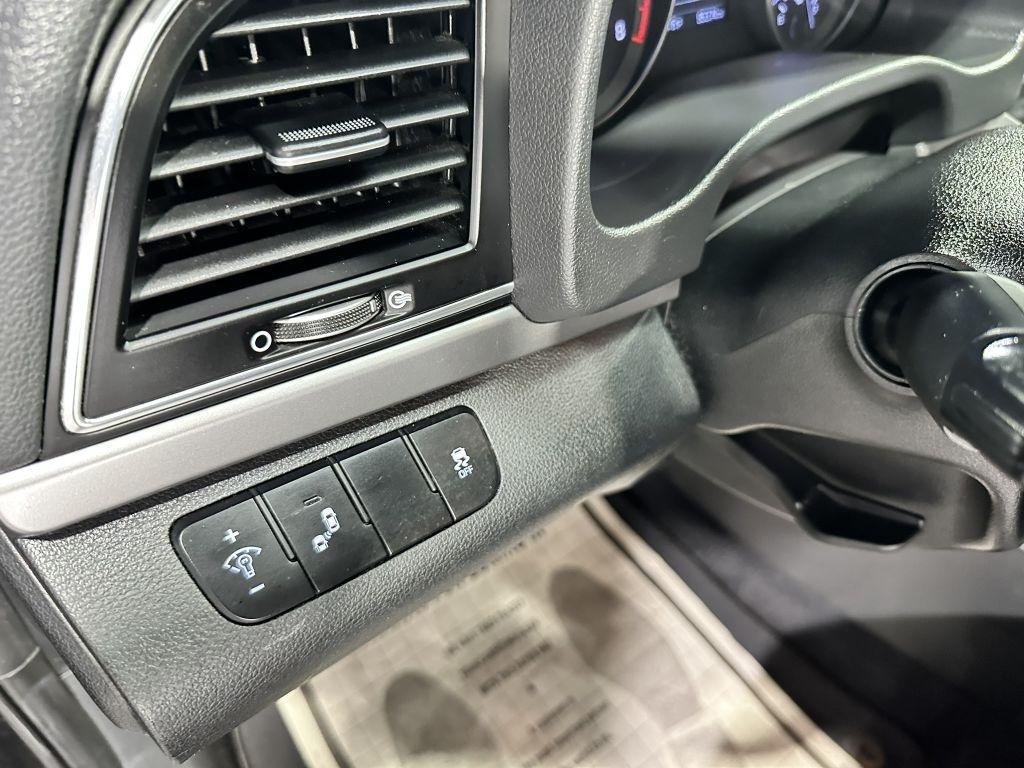 Hyundai Elantra Value Edition 6A 2017