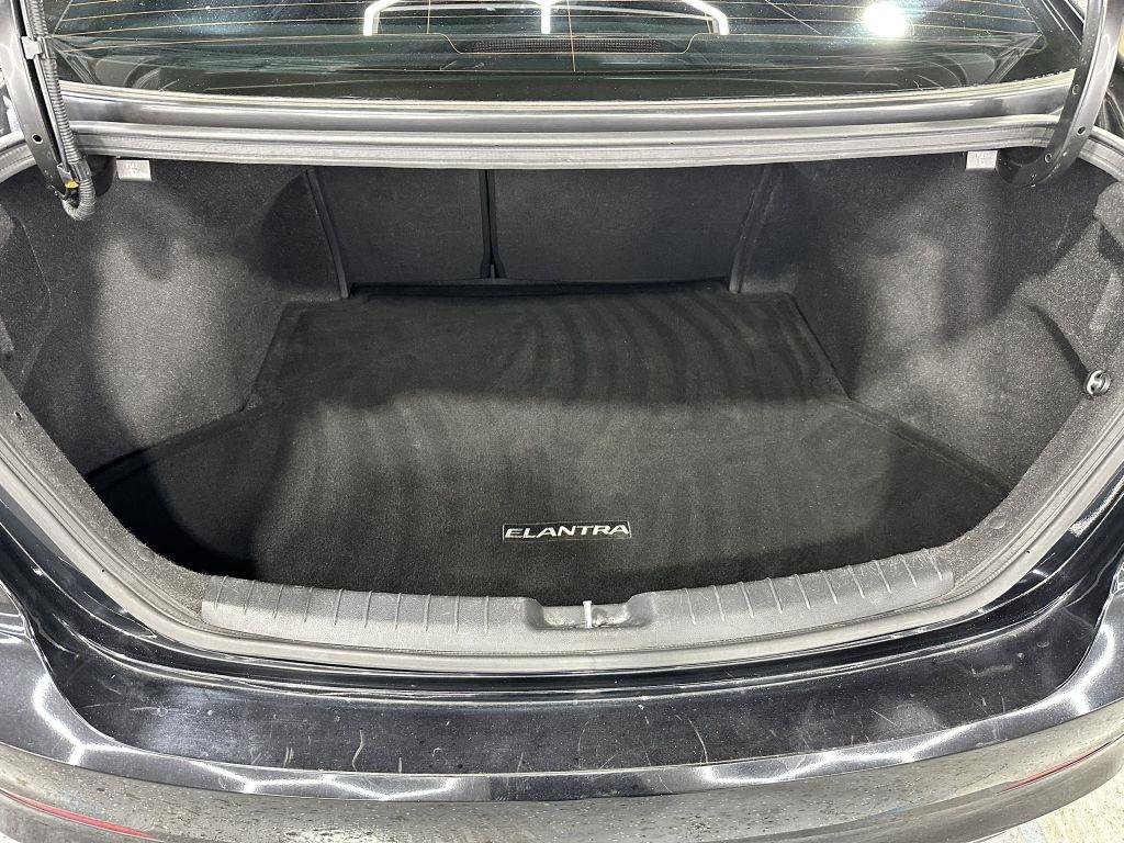 Hyundai Elantra Value Edition 6A 2017