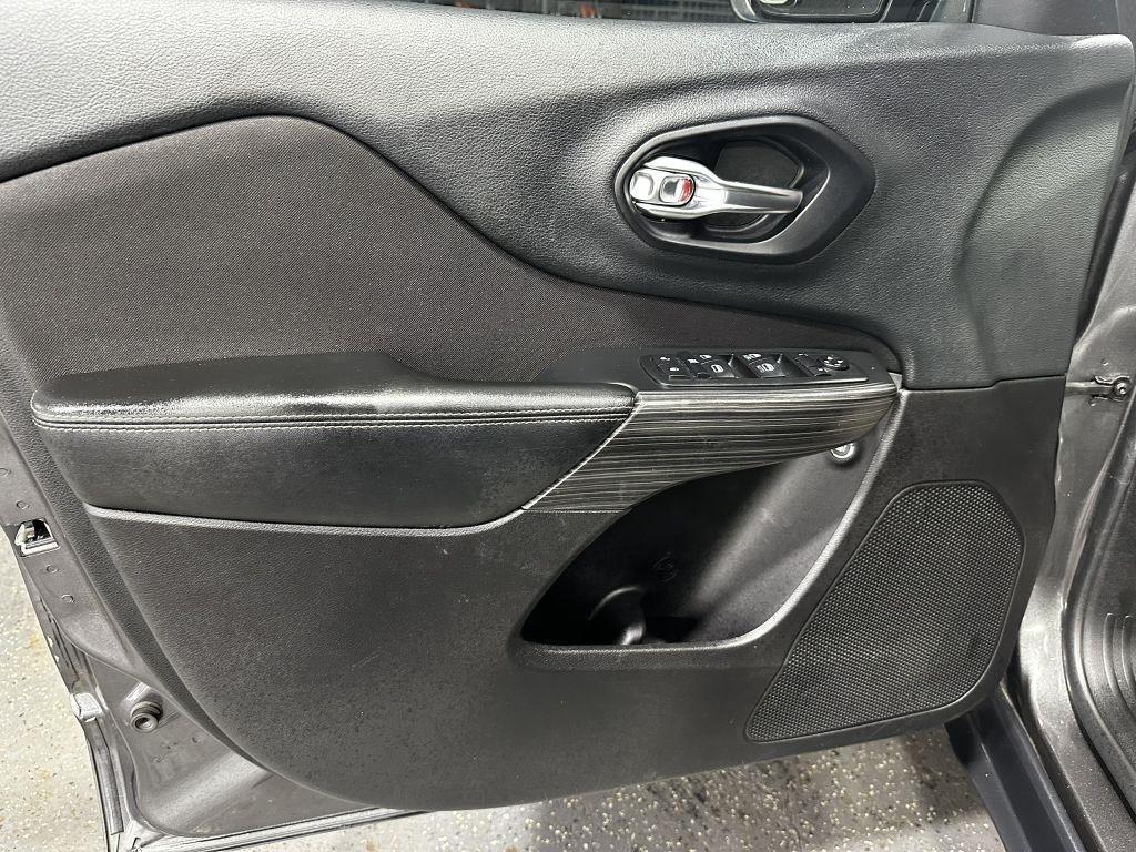 Jeep Cherokee Latitude FWD 2015