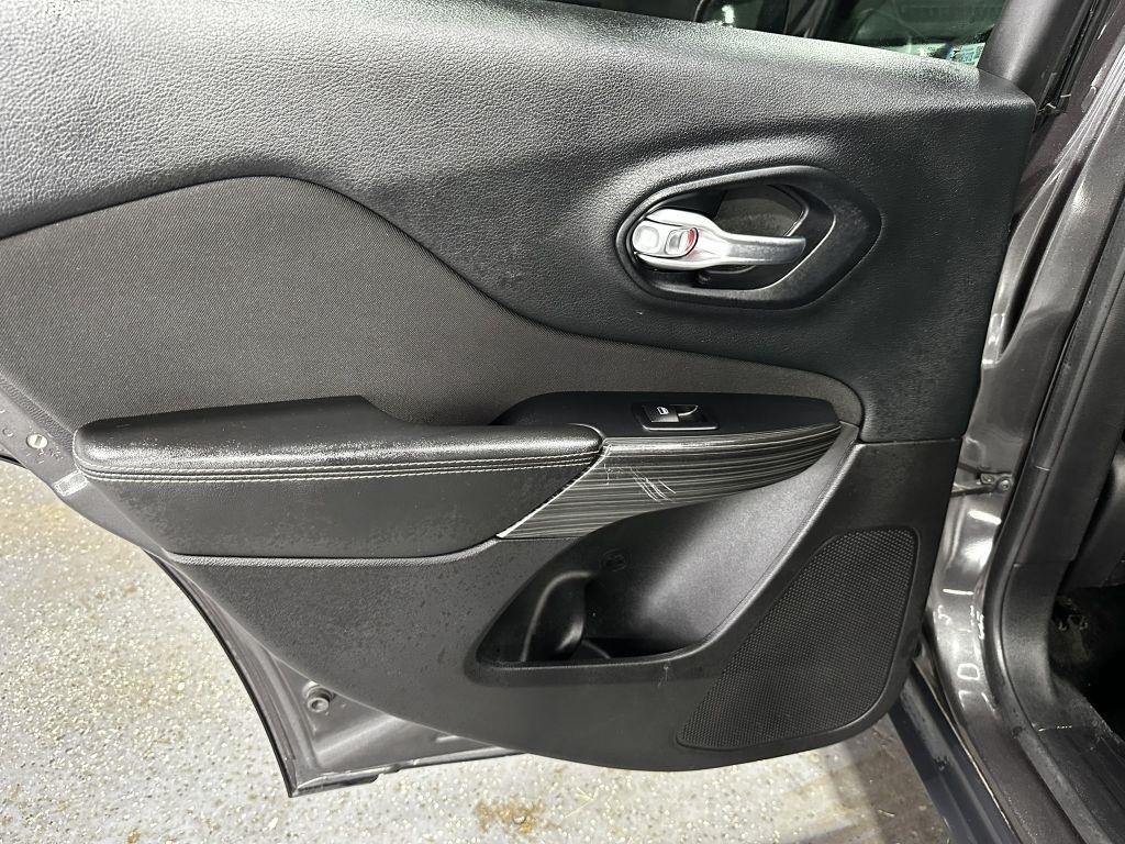 Jeep Cherokee Latitude FWD 2015