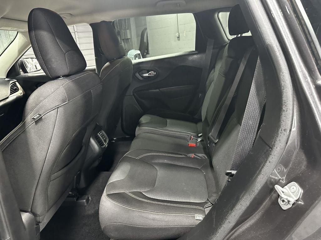 Jeep Cherokee Latitude FWD 2015