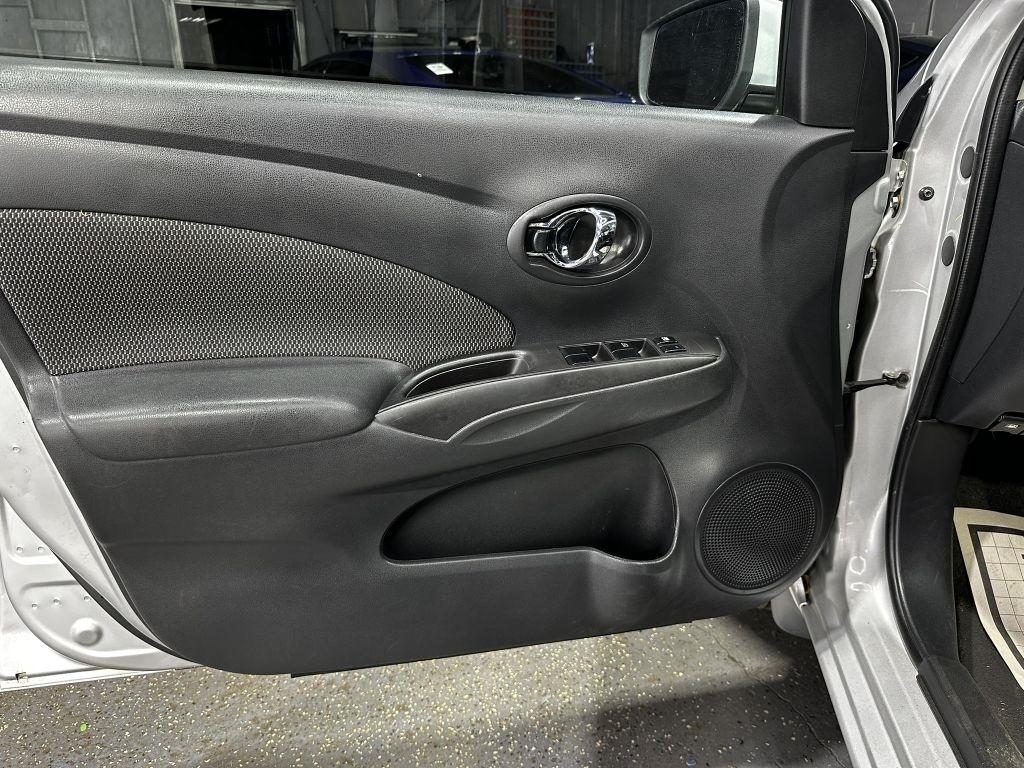 Nissan Versa 1.6 S 5M 2016