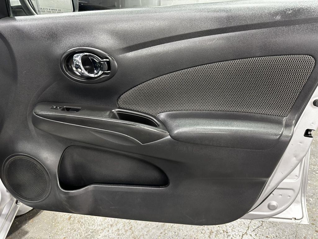 Nissan Versa 1.6 S 5M 2016