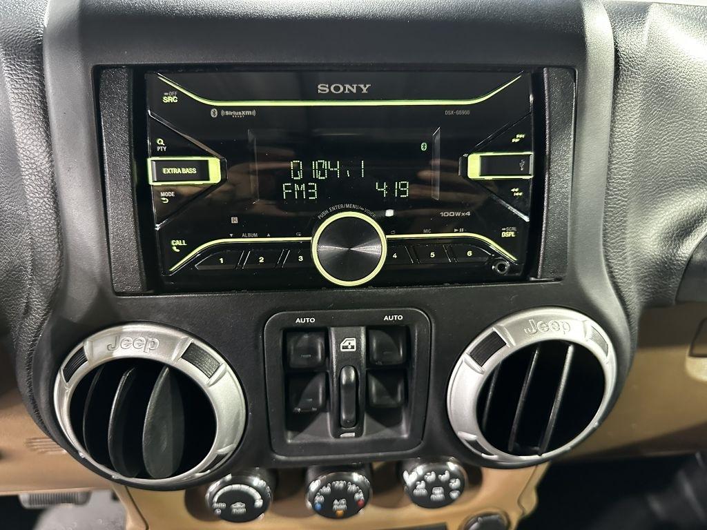 Jeep Wrangler Unlimited Sahara 4WD 2012