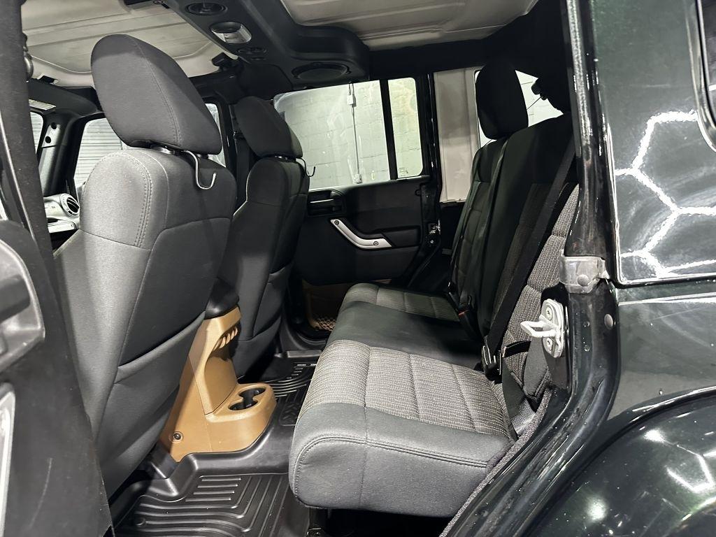 Jeep Wrangler Unlimited Sahara 4WD 2012