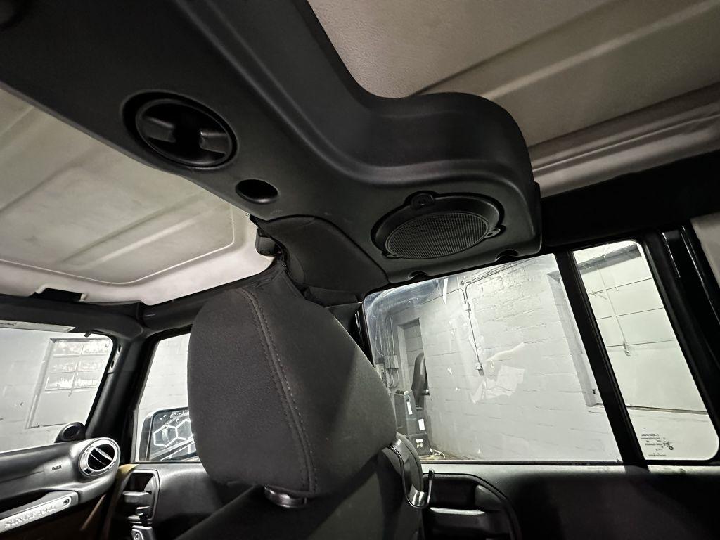 Jeep Wrangler Unlimited Sahara 4WD 2012