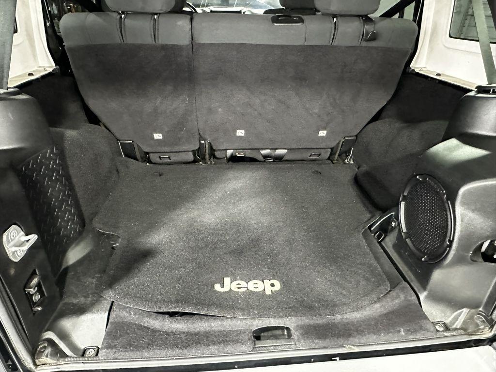 Jeep Wrangler Unlimited Sahara 4WD 2012