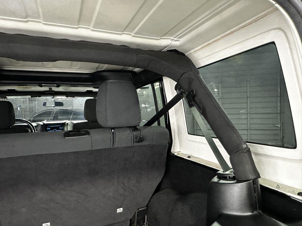 Jeep Wrangler Unlimited Sahara 4WD 2012