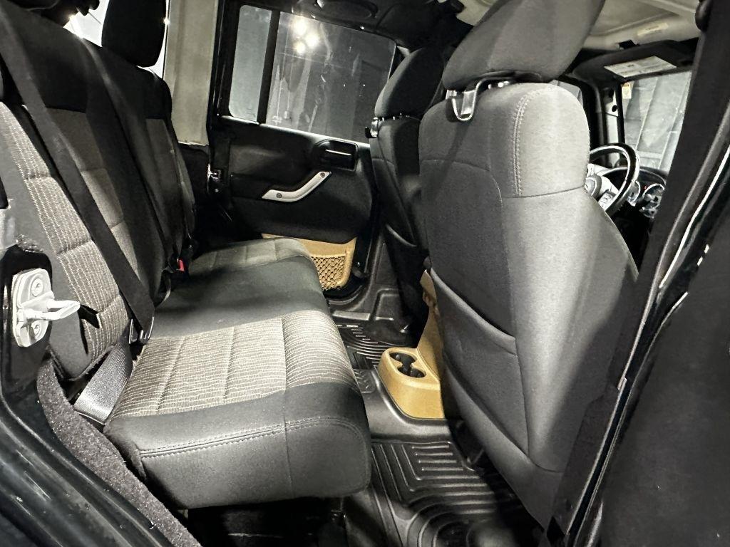 Jeep Wrangler Unlimited Sahara 4WD 2012