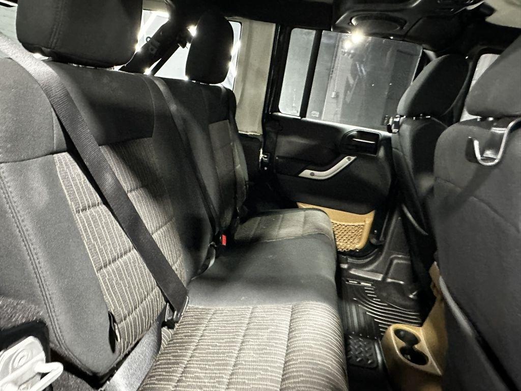 Jeep Wrangler Unlimited Sahara 4WD 2012