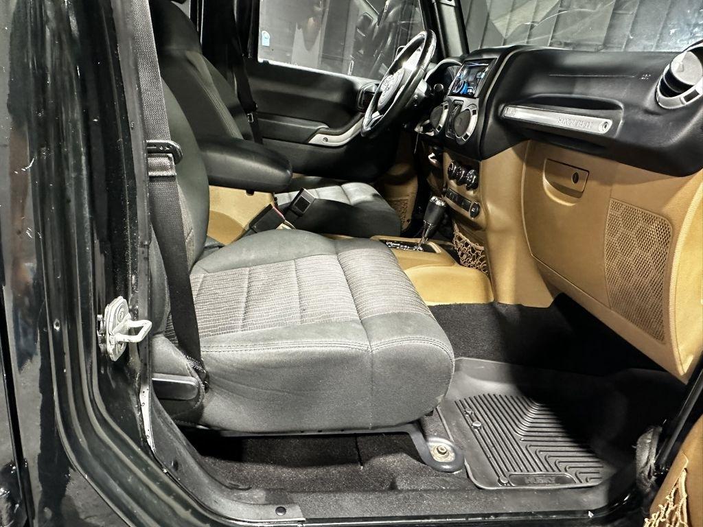 Jeep Wrangler Unlimited Sahara 4WD 2012