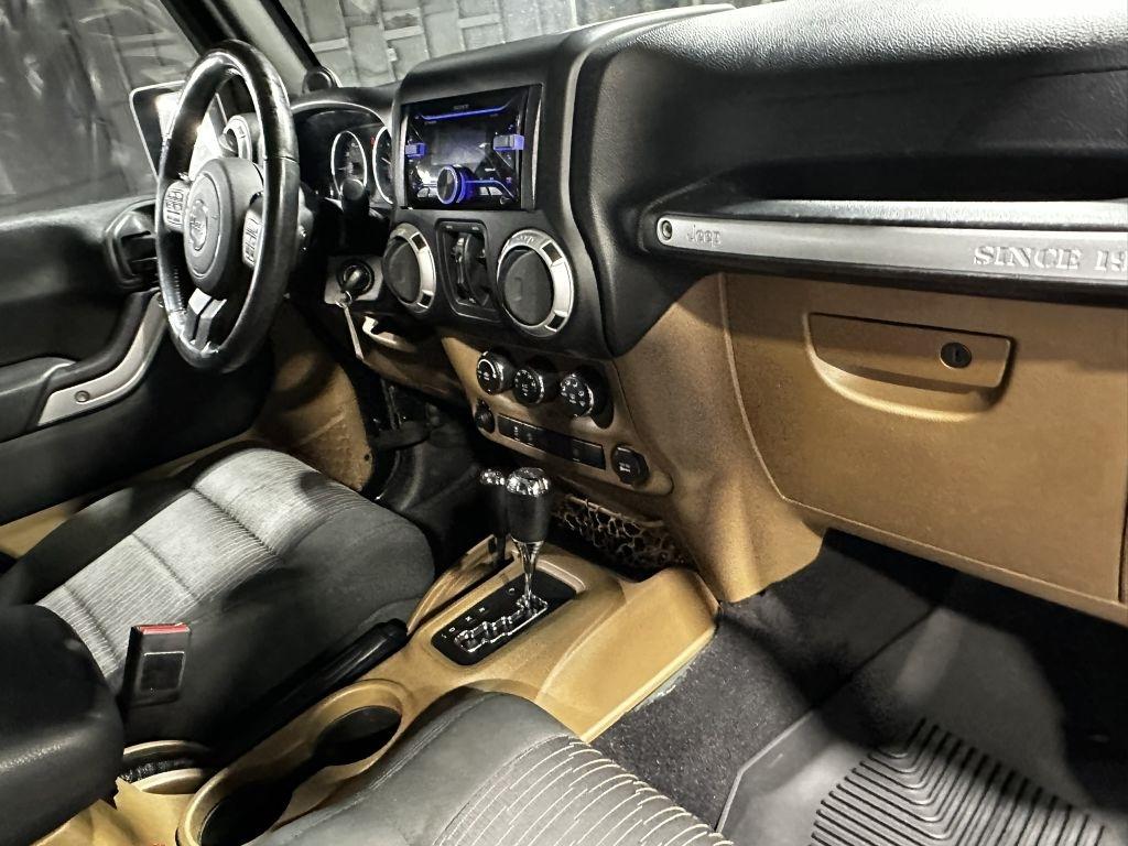 Jeep Wrangler Unlimited Sahara 4WD 2012