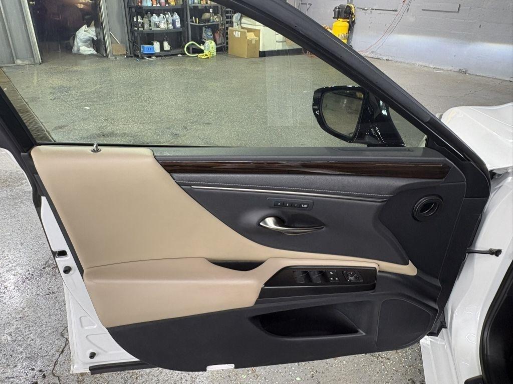 Lexus ES 300h Base 2019