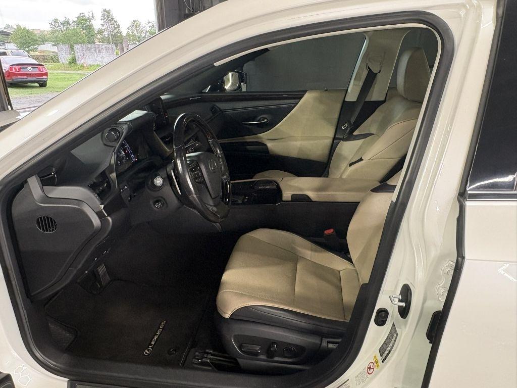 Lexus ES 300h Base 2019