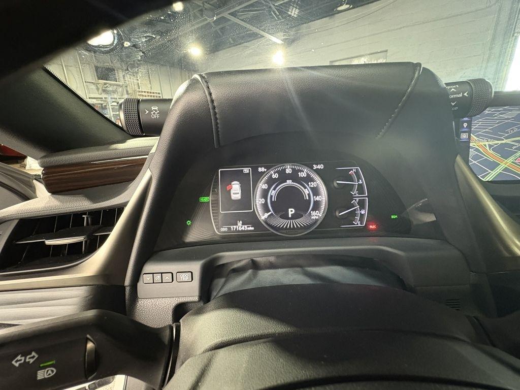 Lexus ES 300h Base 2019
