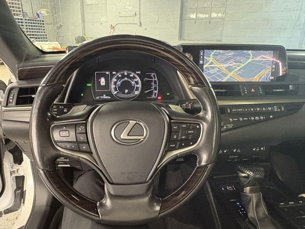 Lexus ES 300h Base 2019