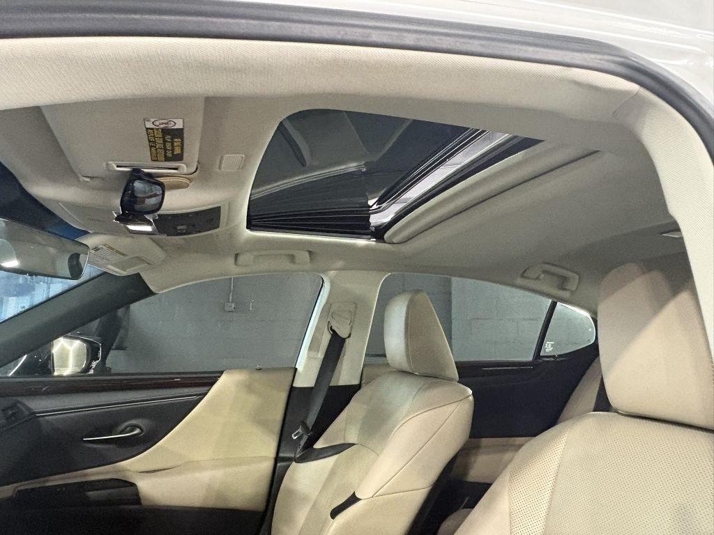 Lexus ES 300h Base 2019