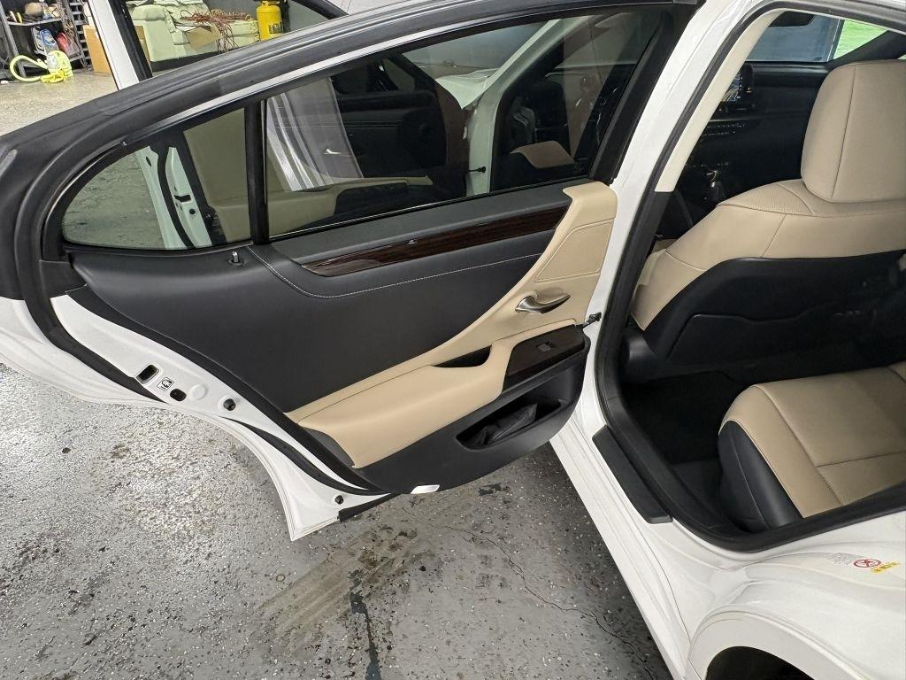 Lexus ES 300h Base 2019