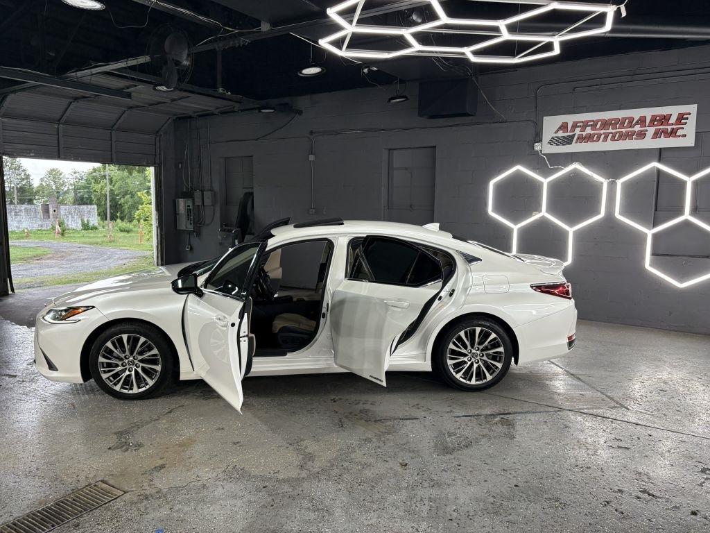 Lexus ES 300h Base 2019