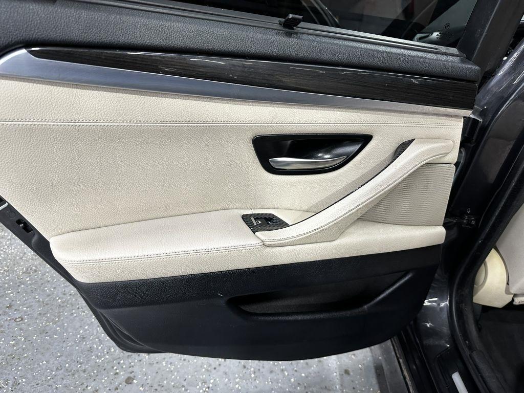 BMW 5-Series 535i 2011
