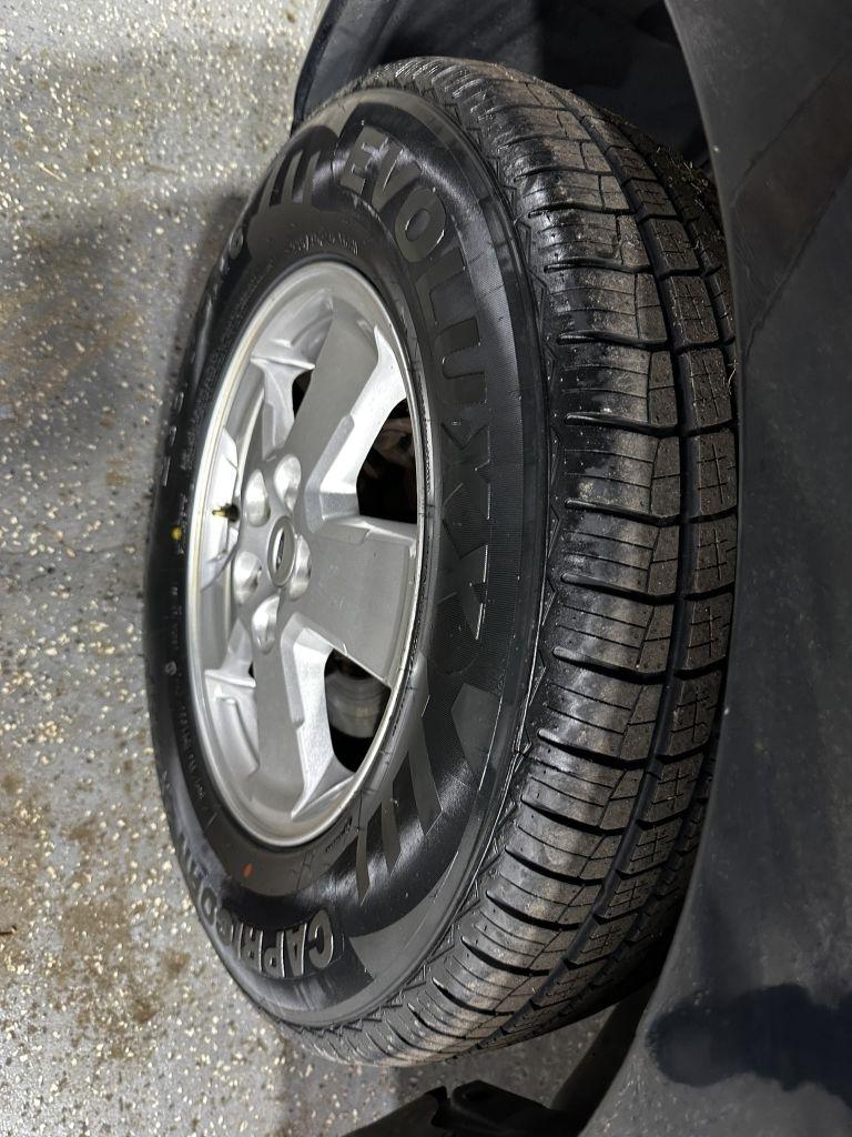 Ford Escape XLT FWD 2012