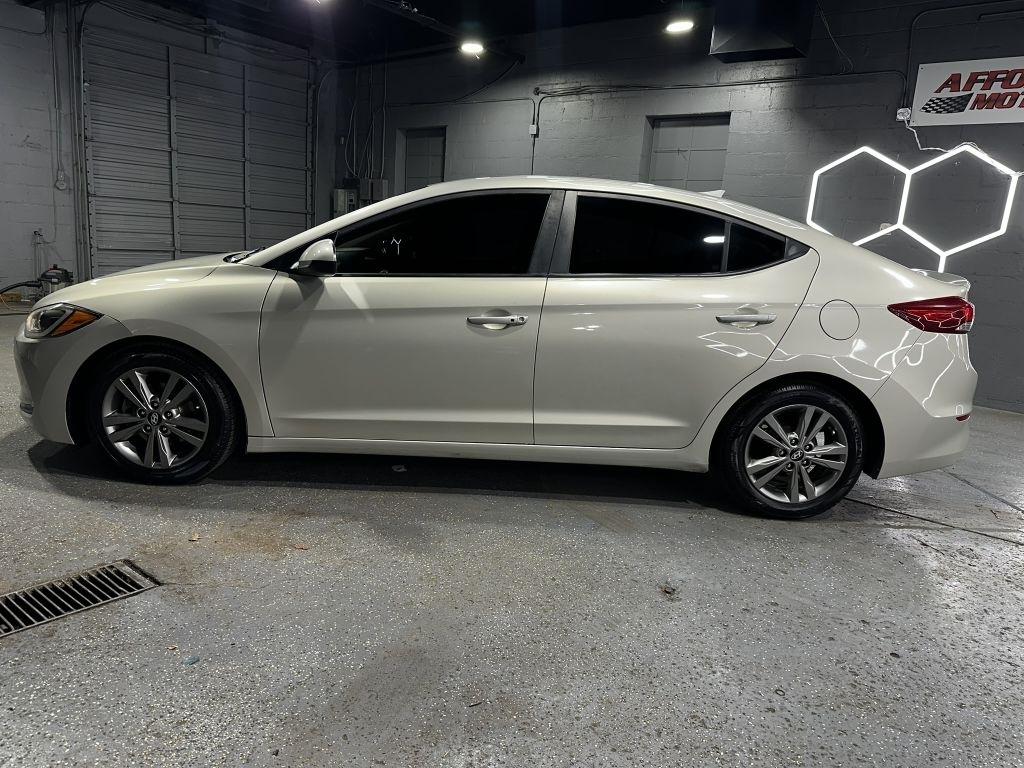 Hyundai Elantra Value Edition 6A 2017