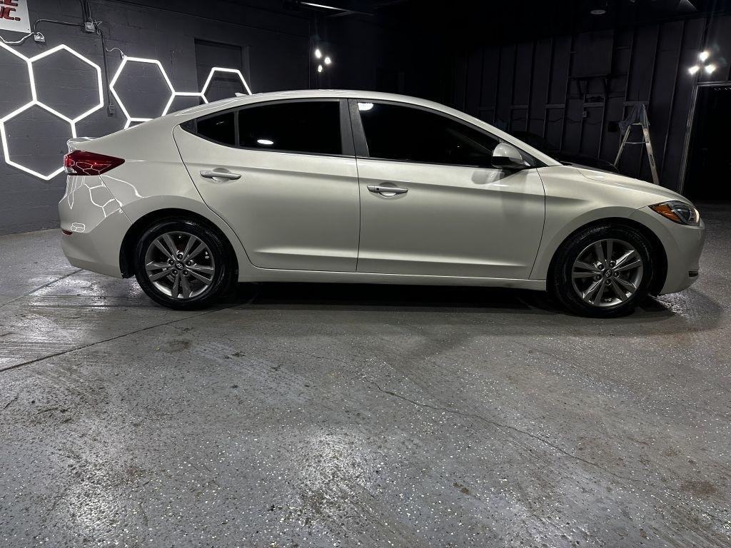 Hyundai Elantra Value Edition 6A 2017