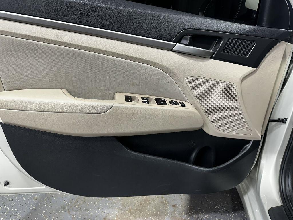 Hyundai Elantra Value Edition 6A 2017
