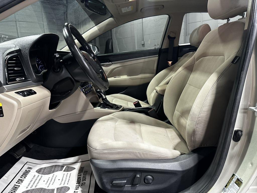 Hyundai Elantra Value Edition 6A 2017
