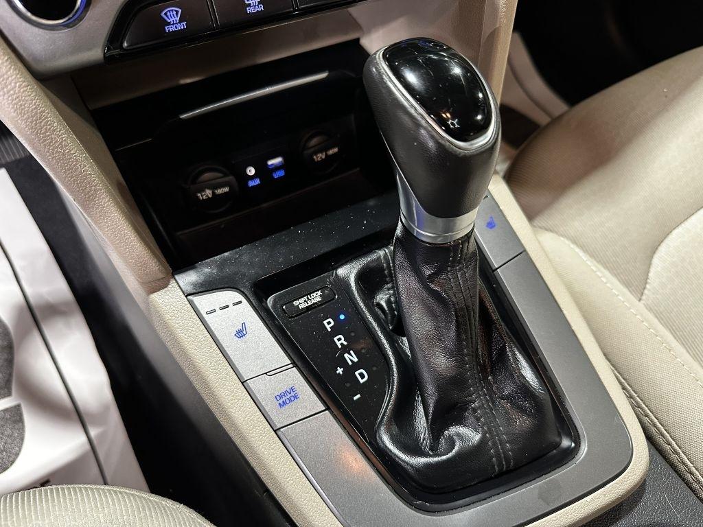 Hyundai Elantra Value Edition 6A 2017