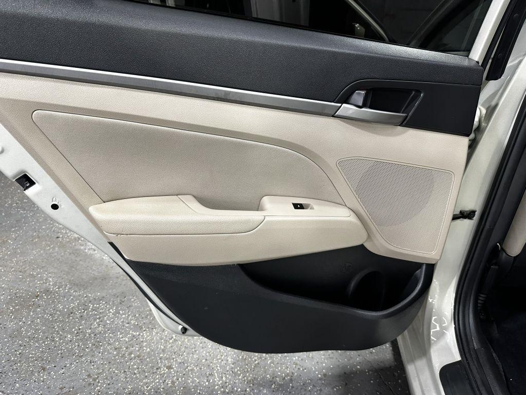 Hyundai Elantra Value Edition 6A 2017
