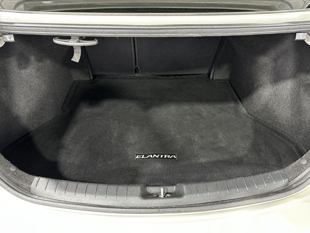 Hyundai Elantra Value Edition 6A 2017