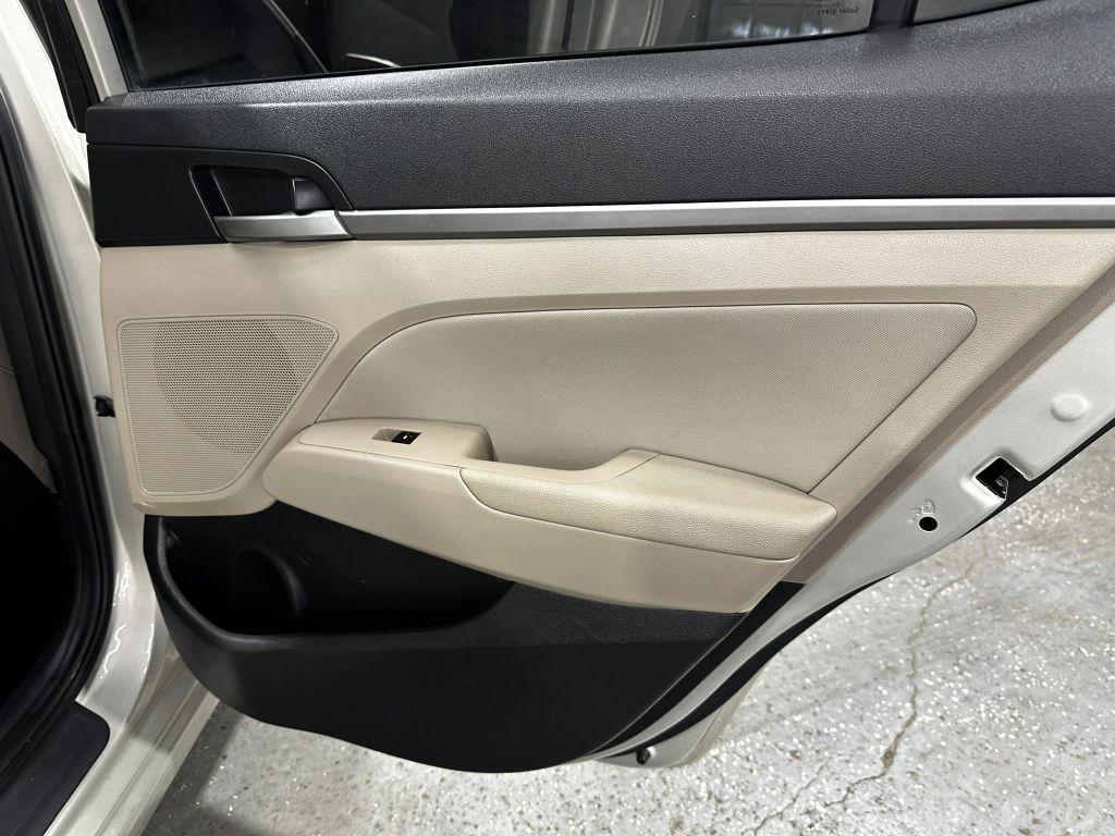 Hyundai Elantra Value Edition 6A 2017