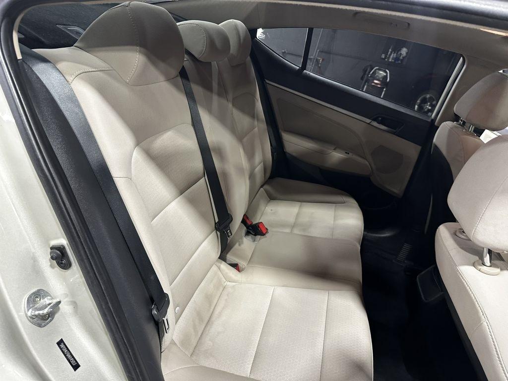 Hyundai Elantra Value Edition 6A 2017