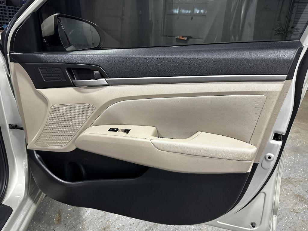 Hyundai Elantra Value Edition 6A 2017