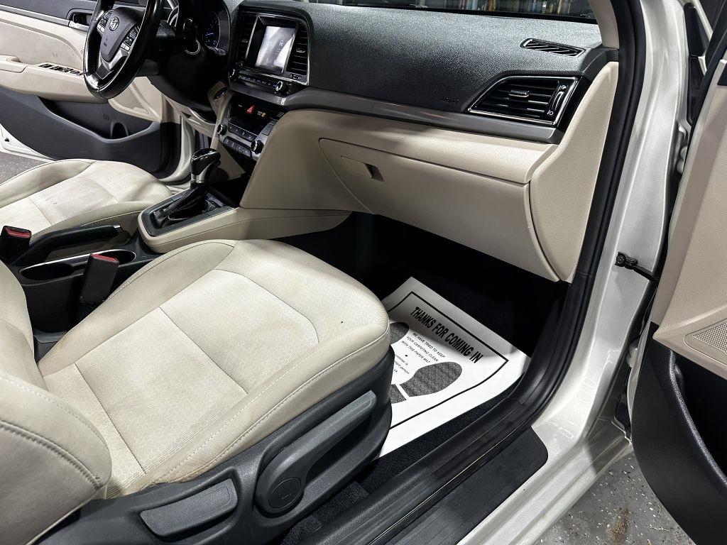 Hyundai Elantra Value Edition 6A 2017