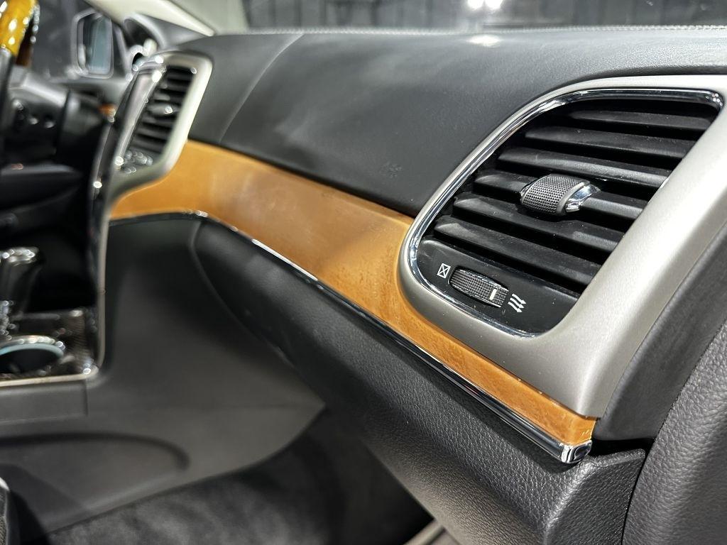 Jeep Grand Cherokee Overland 4WD 2012